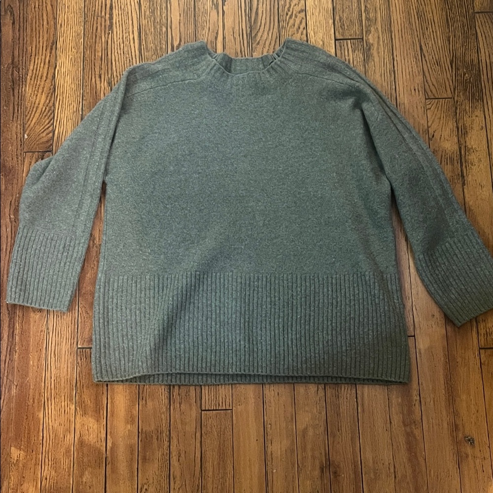 Zara Women's Gray Crewneck Sweater